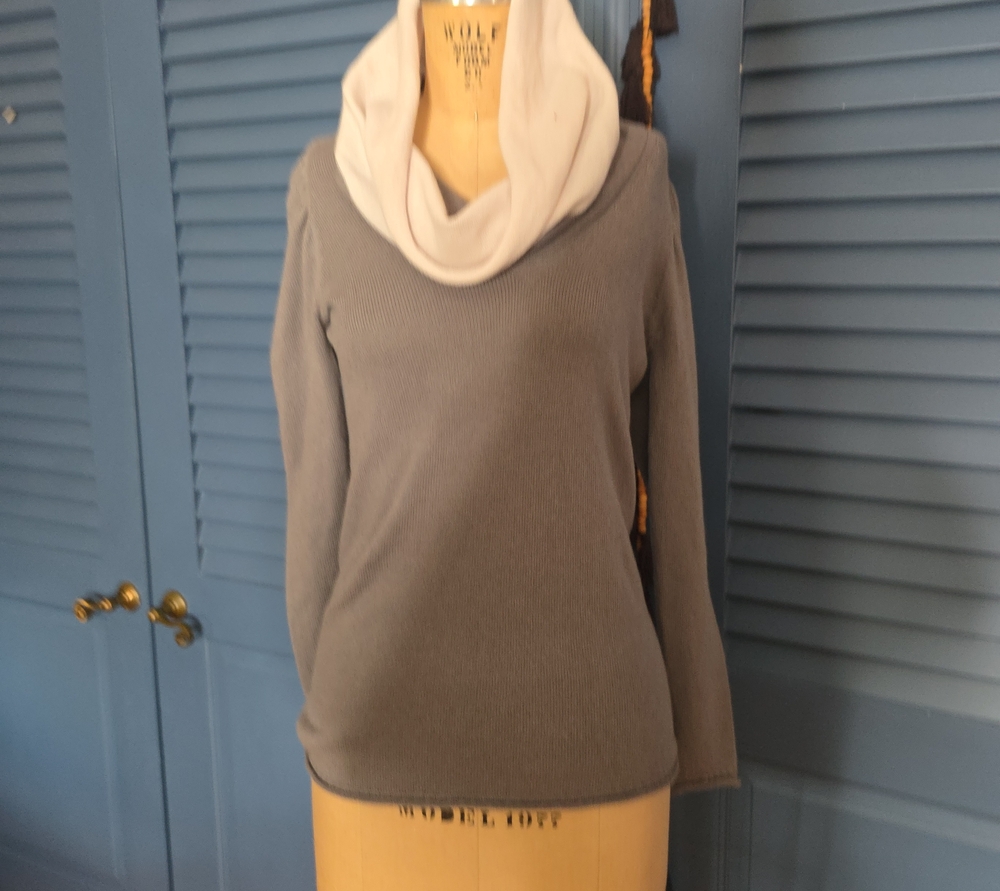 Pure Cashmere Women's Two-Tone Cowl Neck Sweater in Light Gray and Cream